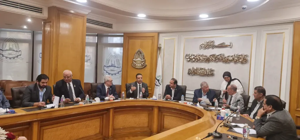 شعبة حماية البيئة بالغرفة التجارية للقاهرة تبحث مع وزارة العمل و«التأمينات» معوقات عمل الشركات