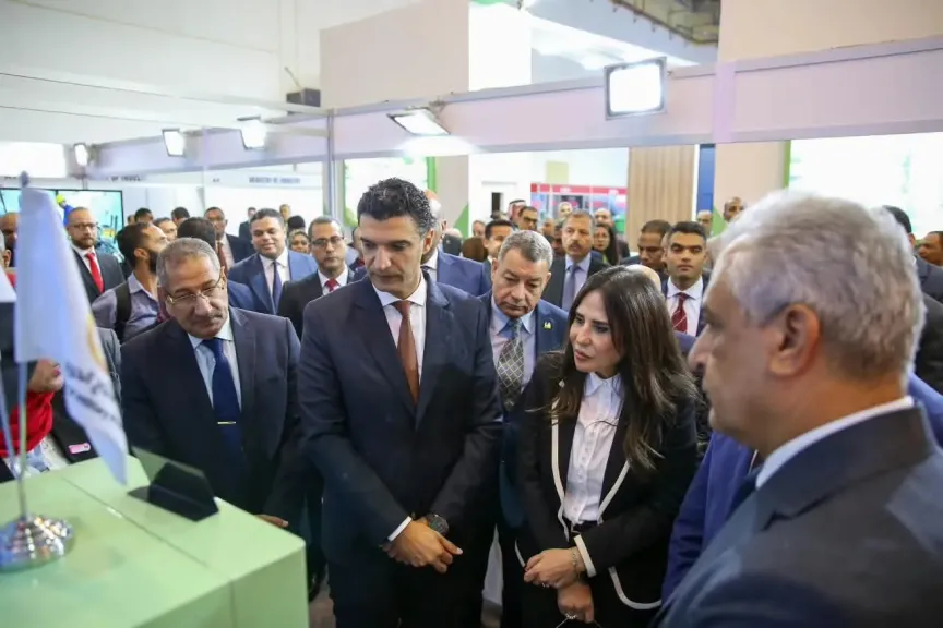 وزيرة الإسكان تؤكد أهمية توطين صناعة مكونات قطاع المياه وتعزيز الشراكة مع القطاع الخاص