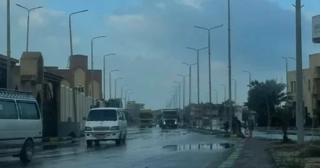 ابتعدوا عن مجرى السيول.. سحب رعدية وأمطار غزيرة وضربات برق ورعد بهذه المناطق