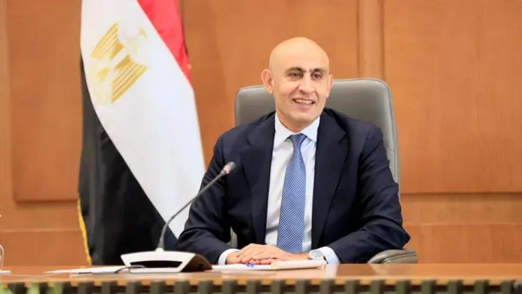 وزير التعليم يلتقي رئيس سنغافورة ويسلمه رسالة من الرئيس السيسي يدعوه فيها لزيارة مصر