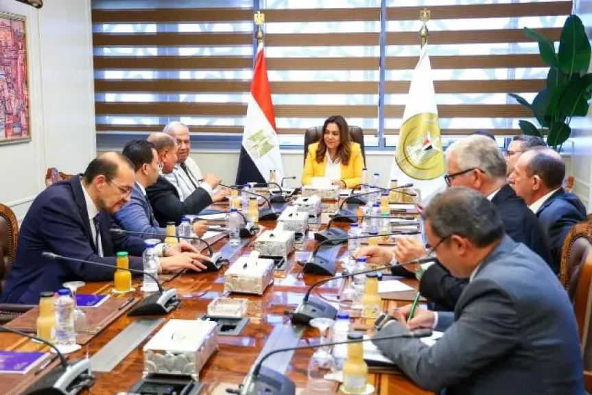 وزيرة التنمية تلتقي عددا من أعضاء البرلمان لبحث بعض مطالب واحتياجات المواطنين والملفات الخدمية