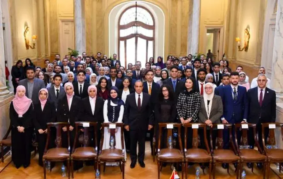 وزير الخارجية يستقبل أوائل الطلاب بالجامعات المصرية