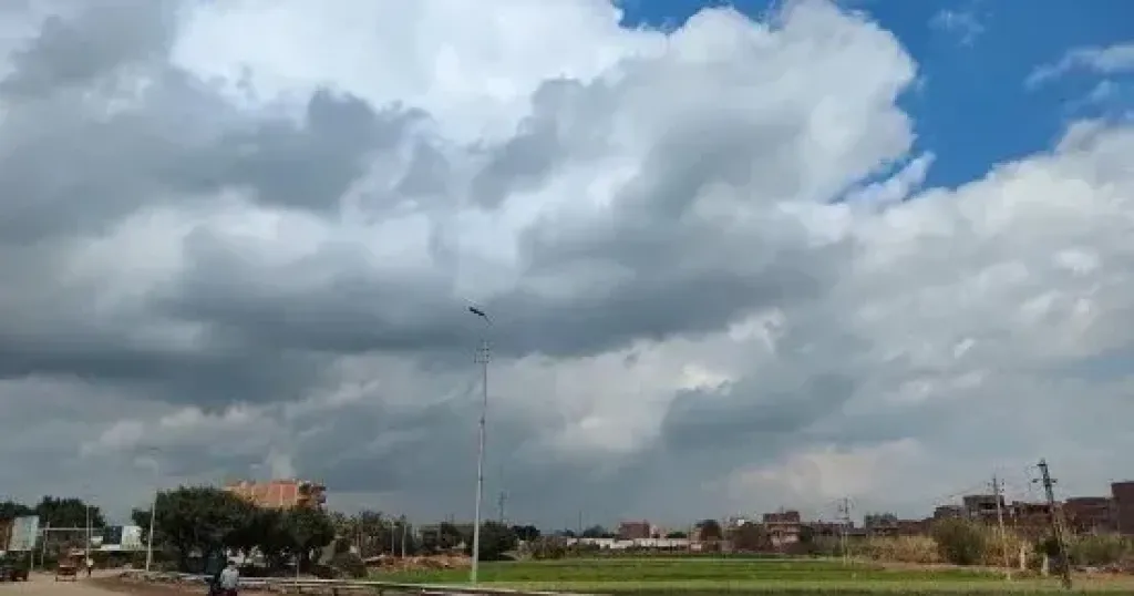 الطقس غدا.. أمطار متفاوتة الشدة وسحب رعدية وشبورة والصغرى بالقاهرة 19 درجة