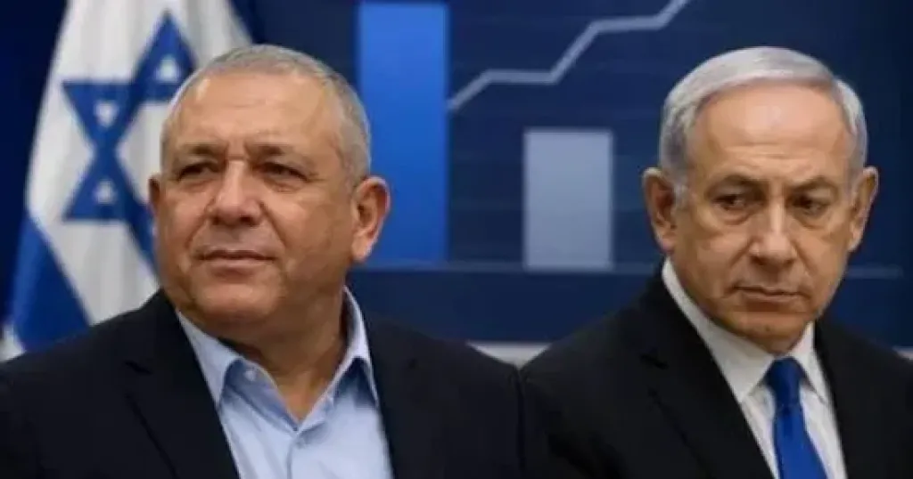 نتنياهو يسعى لتفكيك معسكر آيزنكوت وضم بينيت.. ويستعد لاحتمال انتخابات جديدة