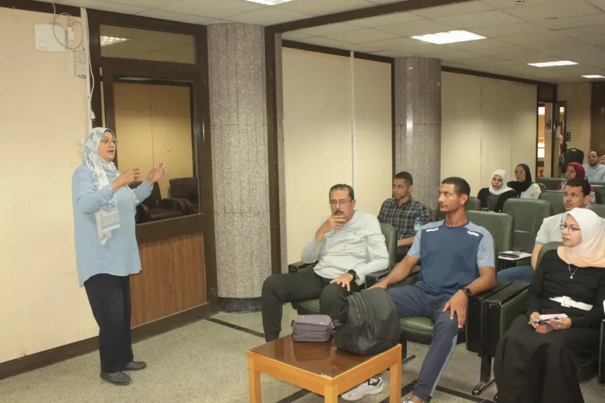 جامعة أسيوط تنظم دورة تدريبية حول معايير السلامة في المعامل