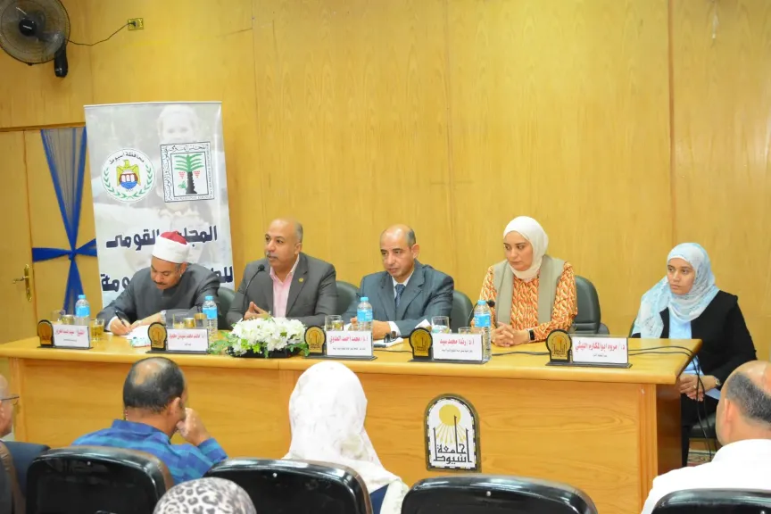 جامعة أسيوط تنظم مبادرة «صحتك أولًا» للتوعية بالقضايا السكانية وتنظيم الأسرة بكلية الخدمة
