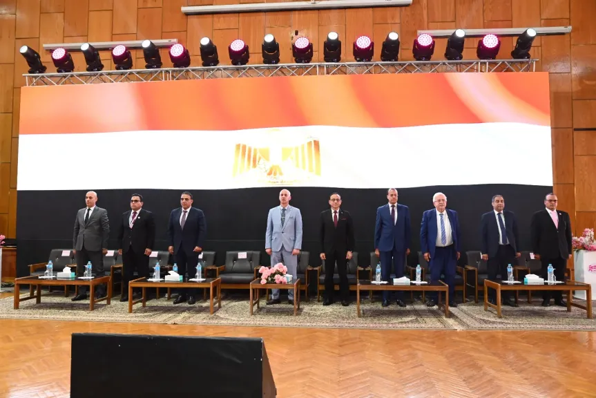 رئيس جامعة أسيوط يشهد اليوم العلمي «أكتوبر الوردي في صعيد مصر» الذي ينظمه معهد جنوب مصر للأورام للتوعية