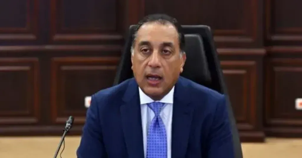 رئيس الوزراء يجيب طلاب الجامعات عن تكليف خريجي كليات التمريض بعيدا عن محل الإقامة