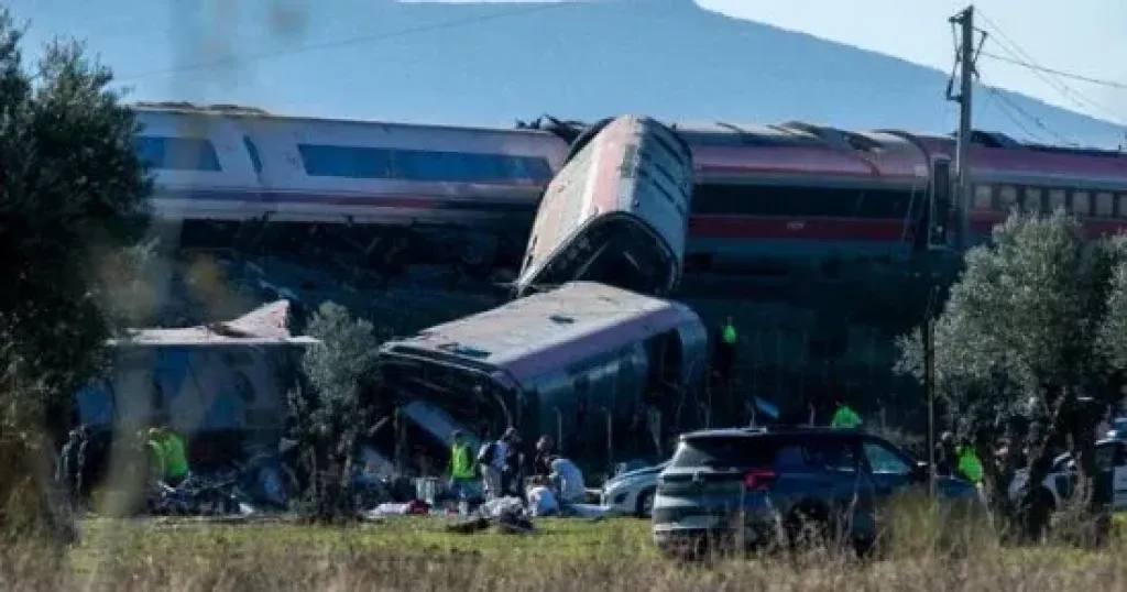 ارتفاع حصيلة ضحايا حادث تصادم القطارين إلى 74 قتيلاً
