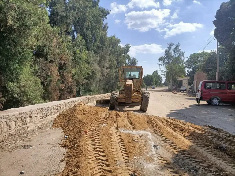محافظ الجيزة يتابع صيانة الطرق في منشاة القناطر وأوسيم والبدرشين وحي الوراق