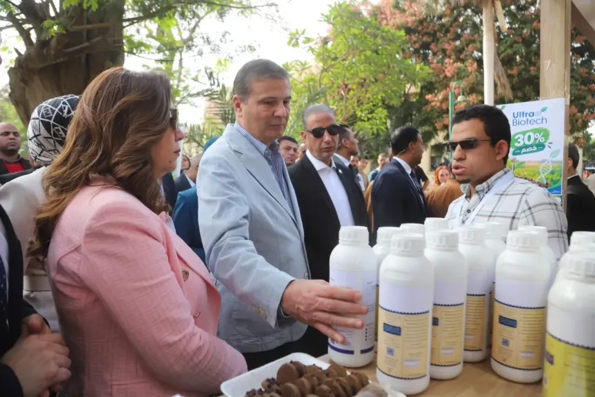 وزيرا الزراعة والتنمية المحلية يفتتحان مهرجان النباتات الطبية والعطرية
