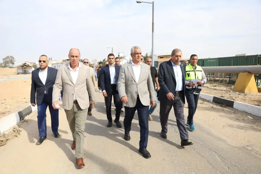 خلال جولة تفقدية مفاجئة.. وزير الإنتاج الحربي يتابع سير العمل في ”هليوبوليس للصناعات الكيماوية”.. صور