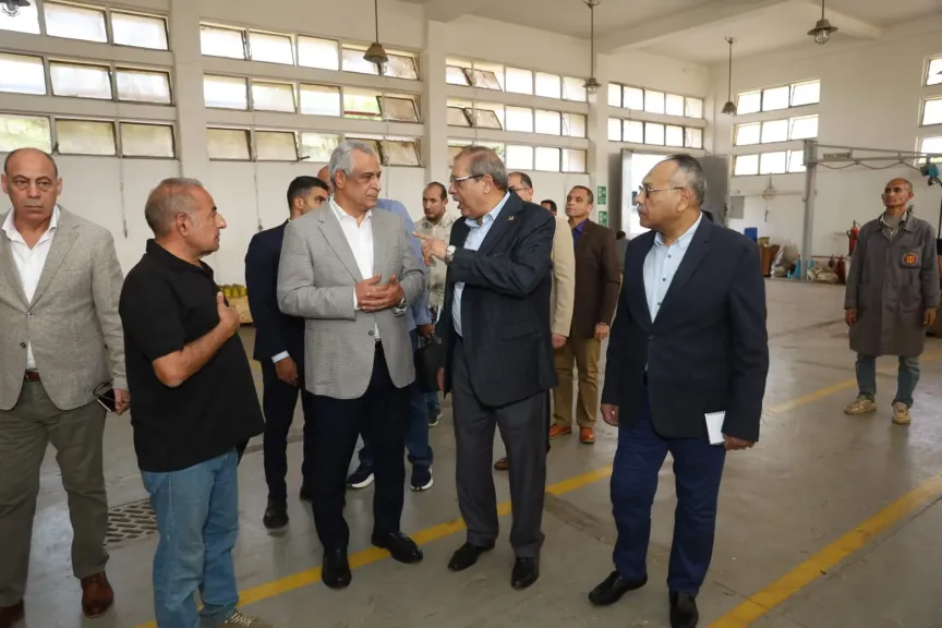في جولة تفقدية مفاجئة.. وزير الدولة للإنتاج الحربي يتابع سير العمل في هليوبوليس للصناعات الكيماوية