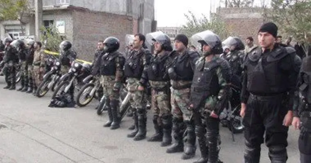 السلطات الإيرانية تعتقل 13 شخصا فى غلستان بتهم دعم إسرائيل