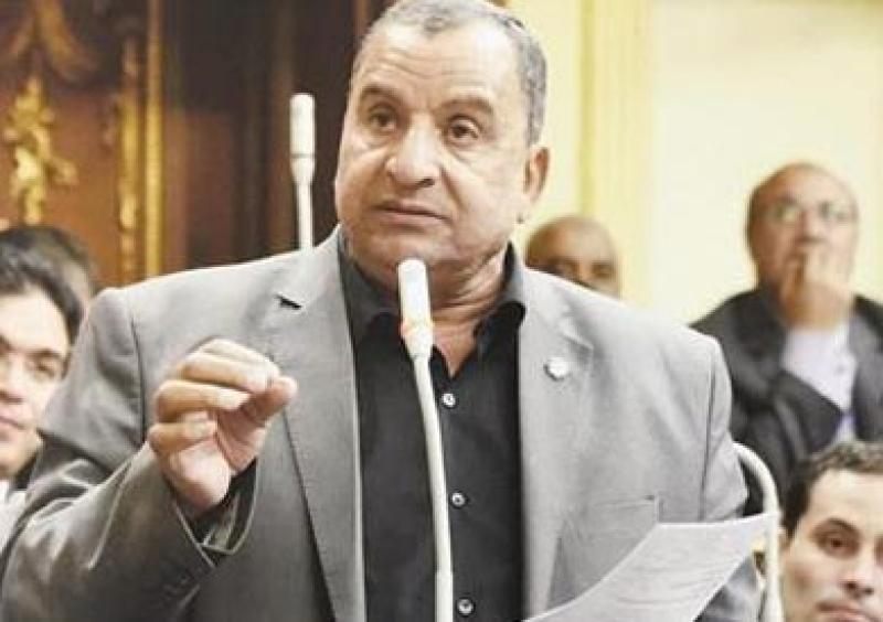 عبد الحميد كمال البرلمانى السابق يقدم مذكرة  للجنة الادارة المحلية حول الاوضاع المأساوية  بالسويس
