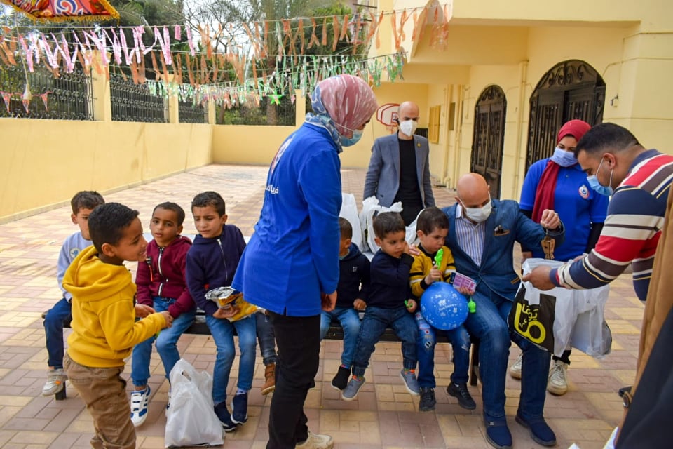 وكيل وزارة الصحة بالشرقية يشارك فى يوم اليتيم