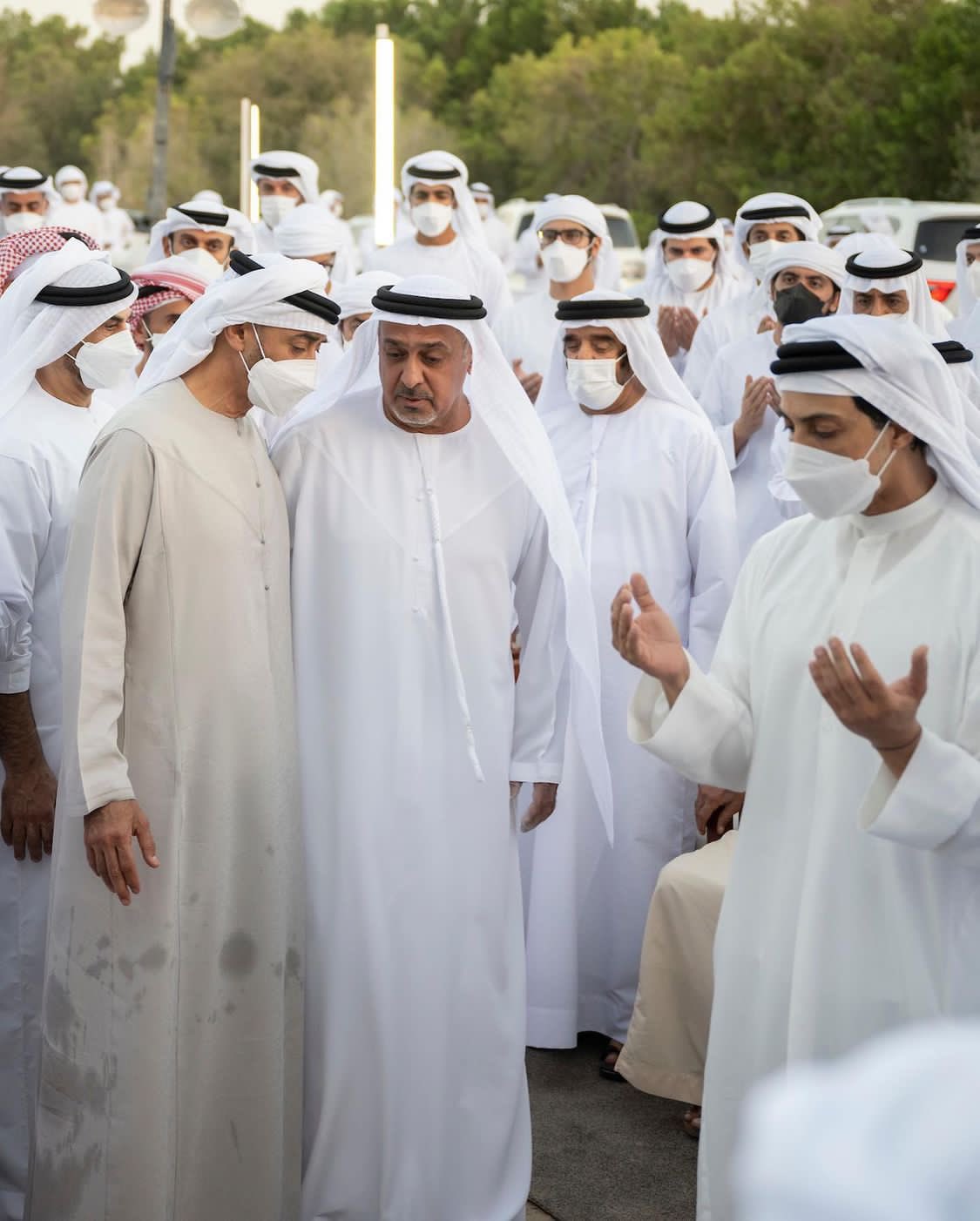 دفن الشيخ خليفة