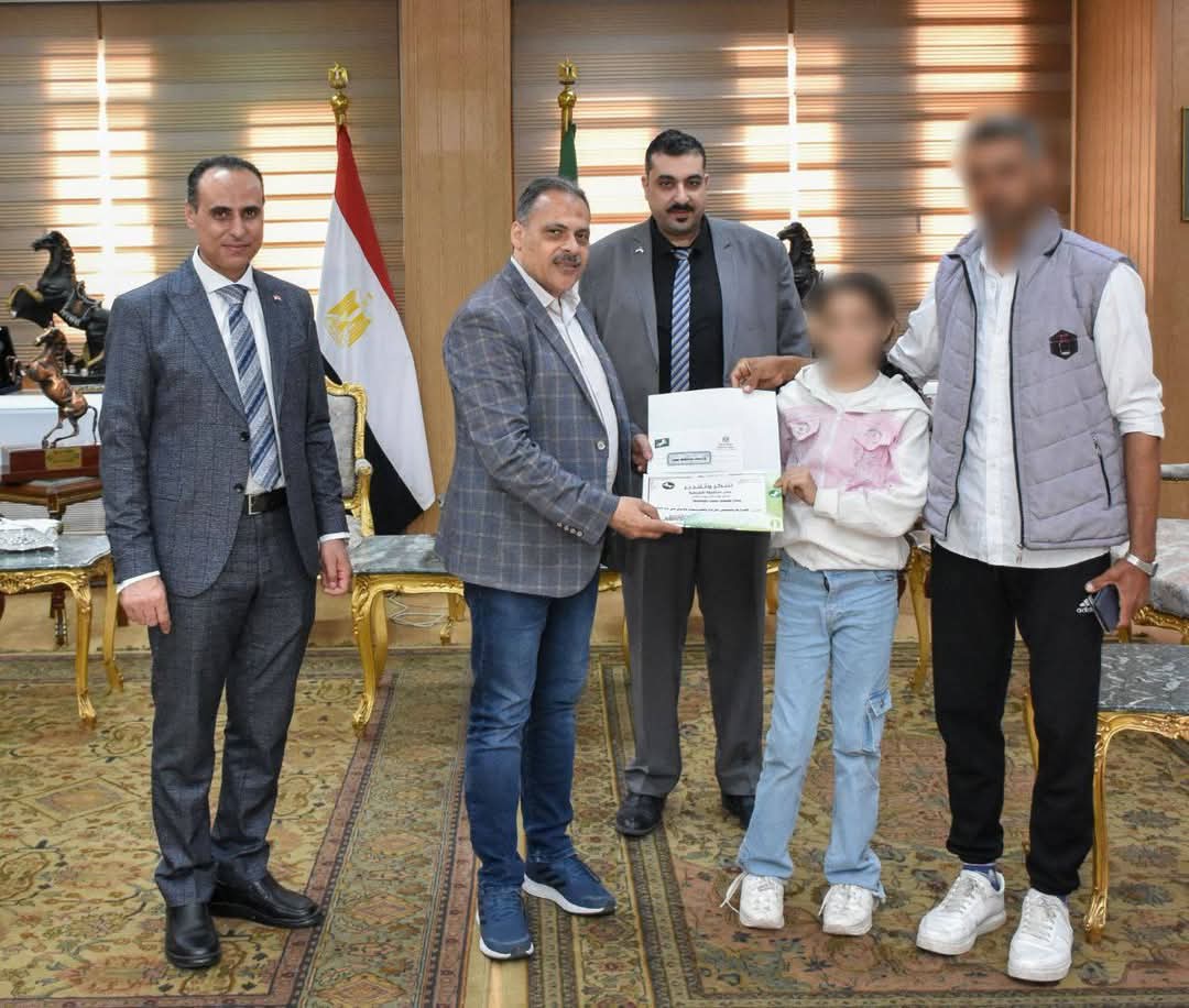 ٠٠